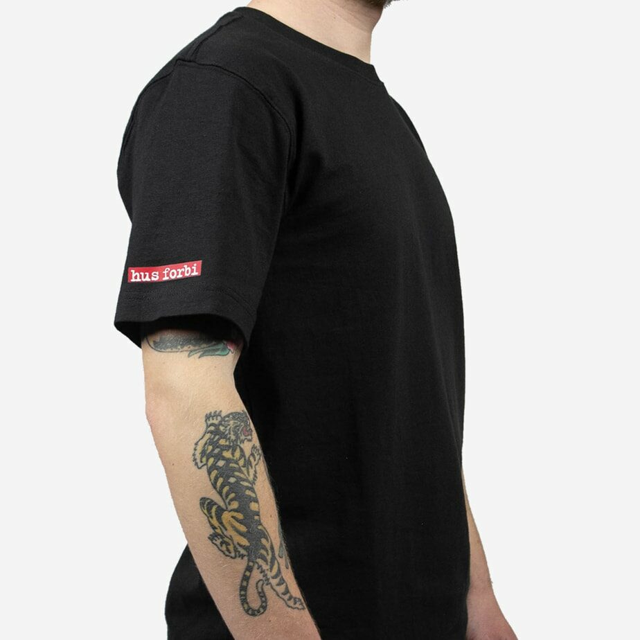 Husforbi t-shirt med tryck på armen - Svart - Unisex